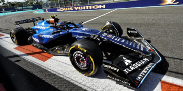 Carlos Sainz has backed Williams' decision to invest in 2026