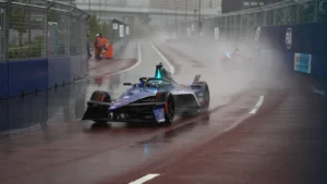 Stoffel Vandoorne of Belgium driving the (2) Maserati MSG Racing Maserati Tipo Folgore in the rain during practice, ahead of the Tokyo E-Prix, Round 8 of the 2025 FIA Formula E World Championship at Tokyo Street Circuit on May 17, 2025 in Tokyo, Japan