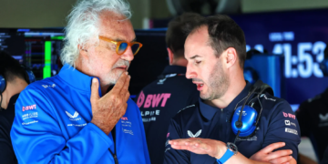Flavio Briatore has denied Oliver Oakes stepped down due to a disagreement over the team's driver swap