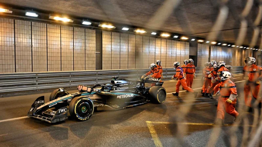 George Russell’s Mercedes came to a complete stop in the tunnel during qualifying for the Monaco GP