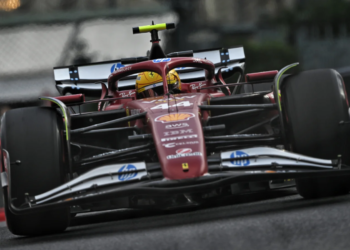 Lewis Hamilton has voiced his discontent with F1's clampdown on flexi front wings