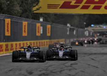 Carlos Sainz (ESP) Atlassian Williams Racing FW46 and Alexander Albon (THA) Atlassian Williams Racing FW47. 04.05.2025. Formula 1 World Championship, Rd 6, Miami Grand Prix, Miami, Florida, USA, Race Day