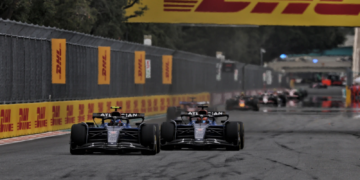 Carlos Sainz (ESP) Atlassian Williams Racing FW46 and Alexander Albon (THA) Atlassian Williams Racing FW47. 04.05.2025. Formula 1 World Championship, Rd 6, Miami Grand Prix, Miami, Florida, USA, Race Day