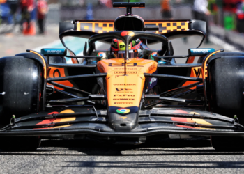 Oscar Piastri (AUS) McLaren MCL39. 16.05.2025. Formula 1 World Championship, Rd 7, Emilia Romagna Grand Prix, Imola, Italy, Practice Day