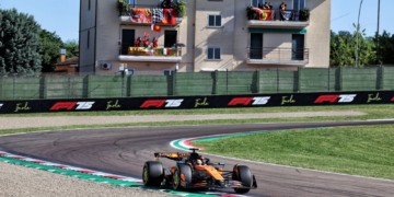 Oscar Piastri (AUS) McLaren MCL39. 16.05.2025. Formula 1 World Championship, Rd 7, Emilia Romagna Grand Prix, Imola, Italy, Practice Day
