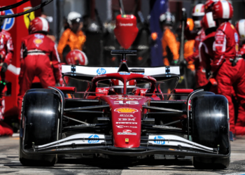 Charles Leclerc (MON) Ferrari SF-25 makes a pit stop. 18.05.2025. Formula 1 World Championship, Rd 7, Emilia Romagna Grand Prix, Imola, Italy, Race Day