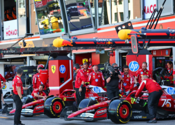 Charles Leclerc (MON) Ferrari SF-25 and Lewis Hamilton (GBR) Ferrari SF-25 in the pits. 24.05.2025. Formula 1 World Championship, Rd 8, Monaco Grand Prix, Monte Carlo, Monaco, Qualifying Day