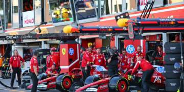 Charles Leclerc (MON) Ferrari SF-25 and Lewis Hamilton (GBR) Ferrari SF-25 in the pits. 24.05.2025. Formula 1 World Championship, Rd 8, Monaco Grand Prix, Monte Carlo, Monaco, Qualifying Day