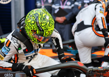 Lando Norris (GBR) McLaren MCL39 and Oscar Piastri (AUS) McLaren MCL39 in qualifying parc ferme. 24.05.2025. Formula 1 World Championship, Rd 8, Monaco Grand Prix, Monte Carlo, Monaco, Qualifying Day