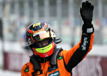 Oscar Piastri (AUS) McLaren celebrates his pole position in qualifying parc ferme. 31.05.2025. Formula 1 World Championship, Rd 9, Spanish Grand Prix, Barcelona, Spain, Qualifying Day