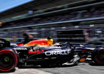 Yuki Tsunoda (JPN) Red Bull Racing RB21 leaves the pits. 31.05.2025. Formula 1 World Championship, Rd 9, Spanish Grand Prix, Barcelona, Spain, Qualifying Day