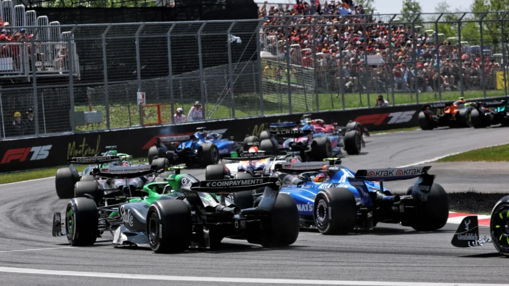 Gabriel Bortoleto (BRA) Sauber C45 and Carlos Sainz (ESP) Atlassian Williams Racing FW47 at the start of the race. 15.06.2025. Formula 1 World Championship, Rd 10, Canadian Grand Prix, Montreal, Canada, Race Day