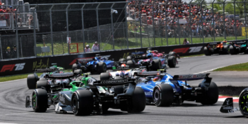 Gabriel Bortoleto (BRA) Sauber C45 and Carlos Sainz (ESP) Atlassian Williams Racing FW47 at the start of the race. 15.06.2025. Formula 1 World Championship, Rd 10, Canadian Grand Prix, Montreal, Canada, Race Day