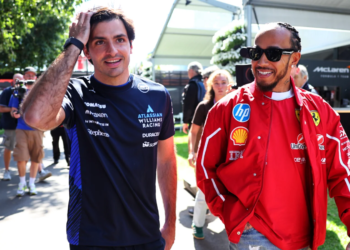 (L to R): Carlos Sainz (ESP) Atlassian Williams Racing with Lewis Hamilton (GBR) Ferrari. 13.03.2025. Formula 1 World Championship, Rd 1, Australian Grand Prix, Albert Park, Melbourne, Australia, Preparation Day