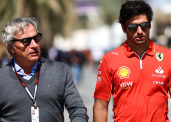 Carlos Sainz Senior and Carlos Sainz Jr (ESP), Scuderia Ferrari 29.02.2024. Formula 1 World Championship, Rd 1, Bahrain Grand Prix, Sakhir, Bahrain, Practice Day