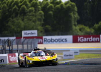 Robert Kubica leads Le Mans in yellow #83 Ferrari with two hours to go
