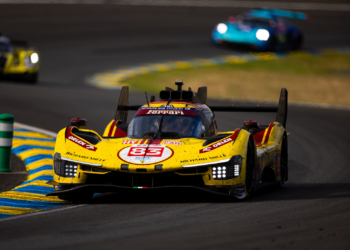 Robert Kubica leads Le Mans in yellow #83 Ferrari with two hours to go