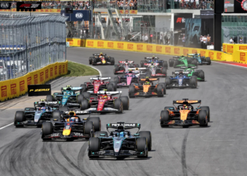 George Russell (GBR) Mercedes AMG F1 W16 leads at the start of the race. 15.06.2025. Formula 1 World Championship, Rd 10, Canadian Grand Prix, Montreal, Canada, Race Day