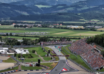 McLaren topped the times in FP2 in Austria