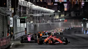 Carlos Sainz Jr (ESP) Ferrari SF-24 at the start of the race. 23.11.2024. Formula 1 World Championship, Rd 22, Las Vegas Grand Prix, Las Vegas, Nevada, USA, Race Day