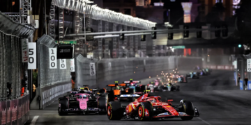 Carlos Sainz Jr (ESP) Ferrari SF-24 at the start of the race. 23.11.2024. Formula 1 World Championship, Rd 22, Las Vegas Grand Prix, Las Vegas, Nevada, USA, Race Day