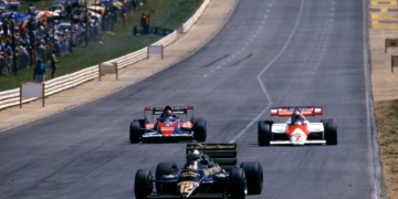 Nigel Mansell (GBR) Lotus 94T Renault