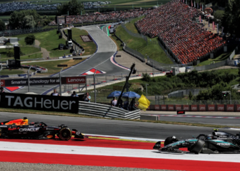 Max Verstappen (NLD) Red Bull Racing RB21 and Andrea Kimi Antonelli (ITA) Mercedes AMG F1 W16 crashed out at the start of the race. 29.06.2025. Formula 1 World Championship, Rd 11, Austrian Grand Prix, Spielberg, Austria, Race Day