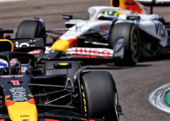 Max Verstappen (NLD) Red Bull Racing RB21 and Isack Hadjar (FRA) Racing Bulls VCARB 02. 17.05.2025. Formula 1 World Championship, Rd 7, Emilia Romagna Grand Prix, Imola, Italy, Qualifying Day