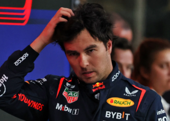 Sergio Perez (MEX) Red Bull Racing in qualifying parc ferme. 07.12.2024. Formula 1 World Championship, Rd 24, Abu Dhabi Grand Prix, Yas Marina Circuit, Abu Dhabi, Qualifying Day