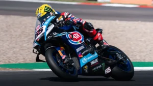 Jonathan Rea dons ‘legend’ Joey Dunlop tribute helmet at Donington WorldSBK round