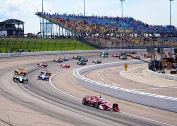 The start of the first race of the Iowa double-header. Photo: Kevin Dejewski