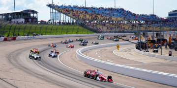 The start of the first race of the Iowa double-header. Photo: Kevin Dejewski