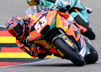 Deniz Oncu earns dramatic victory in red-flagged German Moto2 race