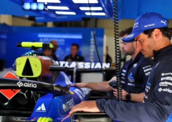 Carlos Sainz embraces heavy workload in mission to rebuild Williams