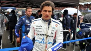Carlos Sainz (ESP) Atlassian Williams Racing FW47 on the grid. 06.07.2025. Formula 1 World Championship, Rd 12, British Grand Prix, Silverstone, England, Race Day