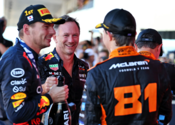 Christian Horner (GBR) Red Bull Racing Team Principal (Centre) with race winner Max Verstappen (NLD) Red Bull Racing and Oscar Piastri (AUS) McLaren. 24.09.2023. Formula 1 World Championship, Rd 17, Japanese Grand Prix, Suzuka, Japan, Race Day
