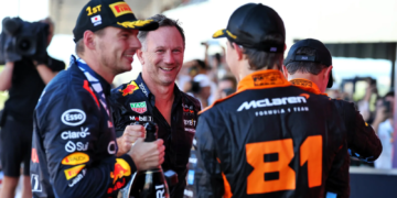 Christian Horner (GBR) Red Bull Racing Team Principal (Centre) with race winner Max Verstappen (NLD) Red Bull Racing and Oscar Piastri (AUS) McLaren. 24.09.2023. Formula 1 World Championship, Rd 17, Japanese Grand Prix, Suzuka, Japan, Race Day
