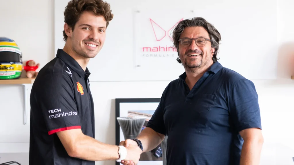 Felipe Drugovich poses with Mahindra Racing Team Principal Frederic Bertrand