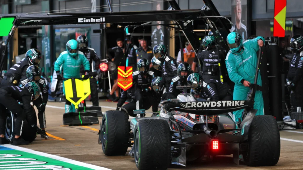 George Russell (GBR) Mercedes AMG F1 W16 makes a pit stop. 06.07.2025. Formula 1 World Championship, Rd 12, British Grand Prix, Silverstone, England, Race Day