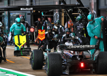 George Russell (GBR) Mercedes AMG F1 W16 makes a pit stop. 06.07.2025. Formula 1 World Championship, Rd 12, British Grand Prix, Silverstone, England, Race Day