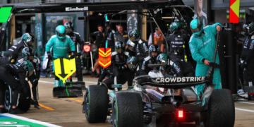 George Russell (GBR) Mercedes AMG F1 W16 makes a pit stop. 06.07.2025. Formula 1 World Championship, Rd 12, British Grand Prix, Silverstone, England, Race Day