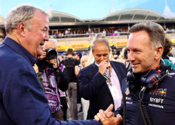(L to R): Jeremy Clarkson (GBR) on the grid with Christian Horner (GBR) Red Bull Racing Team Principal. 02.03.2024. Formula 1 World Championship, Rd 1, Bahrain Grand Prix, Sakhir, Bahrain, Race Day