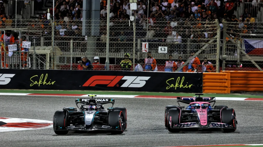 Andrea Kimi Antonelli (ITA) Mercedes AMG F1 W16 and Pierre Gasly (FRA) Alpine F1 Team A525 battle for position. 13.04.2025. Formula 1 World Championship, Rd 4, Bahrain Grand Prix, Sakhir, Bahrain, Race Day