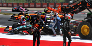 (L to R): Max Verstappen (NLD) Red Bull Racing and Andrea Kimi Antonelli (ITA) Mercedes AMG F1 retired from the race. 29.06.2025. Formula 1 World Championship, Rd 11, Austrian Grand Prix, Spielberg, Austria, Race Day