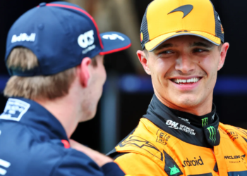 Lando Norris (GBR) McLaren with Max Verstappen (NLD) Red Bull Racing in qualifying parc ferme. 31.05.2025. Formula 1 World Championship, Rd 9, Spanish Grand Prix, Barcelona, Spain, Qualifying Day