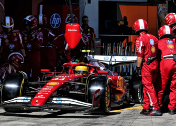 Lewis Hamilton (GBR) Ferrari SF-25 makes a pit stop. 29.06.2025. Formula 1 World Championship, Rd 11, Austrian Grand Prix, Spielberg, Austria, Race Day