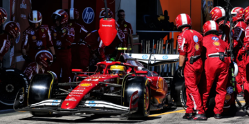 Lewis Hamilton (GBR) Ferrari SF-25 makes a pit stop. 29.06.2025. Formula 1 World Championship, Rd 11, Austrian Grand Prix, Spielberg, Austria, Race Day