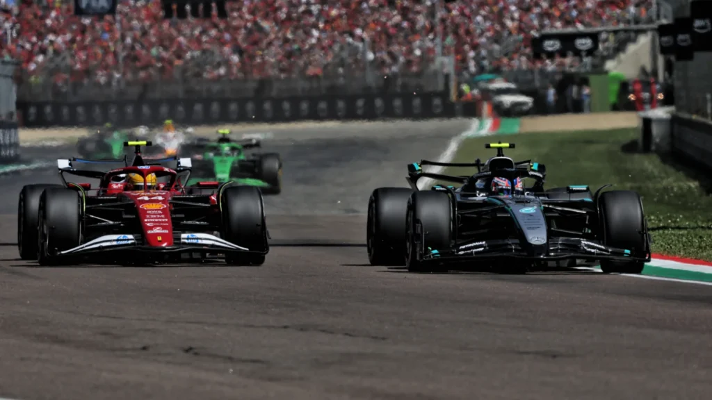 Lewis Hamilton (GBR) Ferrari SF-25 and Andrea Kimi Antonelli (ITA) Mercedes AMG F1 W16 battle for position. 18.05.2025. Formula 1 World Championship, Rd 7, Emilia Romagna Grand Prix, Imola, Italy, Race Day