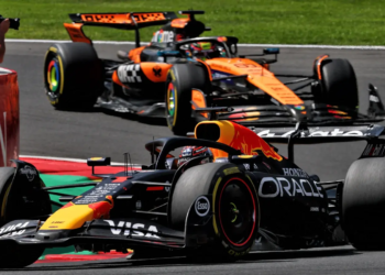 Max Verstappen fends off McLarens with a decisive slipstream move at Turn 5 to claim the Sprint Race win at Spa