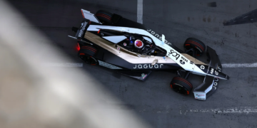 Mitch Evans took pole around the quirky London circuit